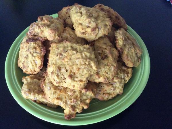 mcovatta's tweet photo. This week from the @IGAQC flyer, my gf @pixelle3105 creates #OrangeSquash #cookies http://t.co/nhKjcOujeo http://t.co/q48AICSC3O