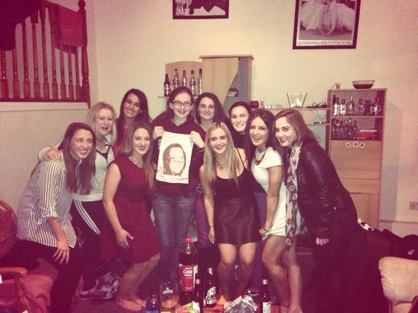 JaneWard14's tweet photo. @amyringer15 Miss my winger. Xmas reunion 🎄🎅🍷 @aoifemcguone1 @shauneenmcaleer  @GrainneField @zippy_11 @KathrynRice5 http://t.co/yggcWW9Ybv