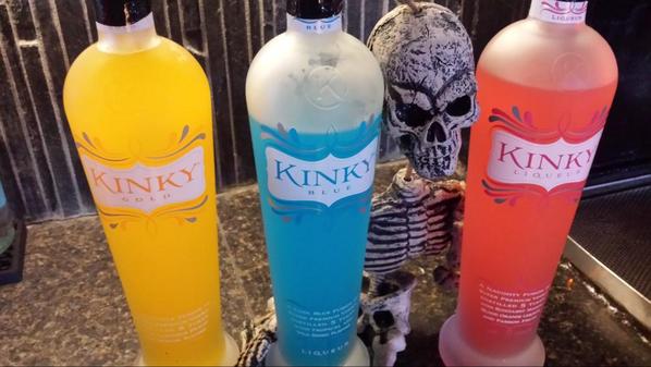 CattoorsonGrand's tweet photo. Come kick it with Bonesy tonight.  He loves to get Kinky!  #HappyHour #singitbringit http://t.co/vwJvJadnda