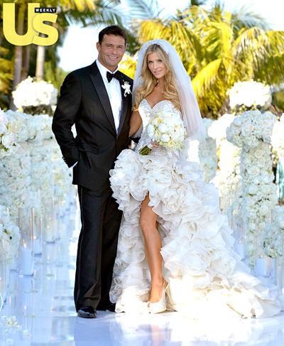 We love this couple's style. Thanks for following us @joannakrupa & @romain_zago! Pic-@usweekly #CelebLove #Miami #FF