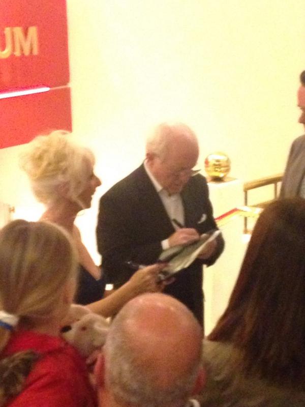EvieKent's tweet photo. Just had the most amazing night seeing @ThePaulDaniels. He is still an incredible entertainer! And got an autograph! http://t.co/V13N0M4Qxf