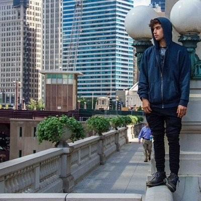 yumorscum's tweet image. Jai Brooks (janoskians) 

Rt = yum

Fav = scum