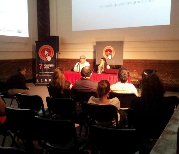 davidcorreatv's tweet photo. Fin. @firigaray y @anahilo nos despiden con un llamado a proyectar de manera colaborativa #Foro2014 @webperiodismo1 http://t.co/Ruwr50IwNc