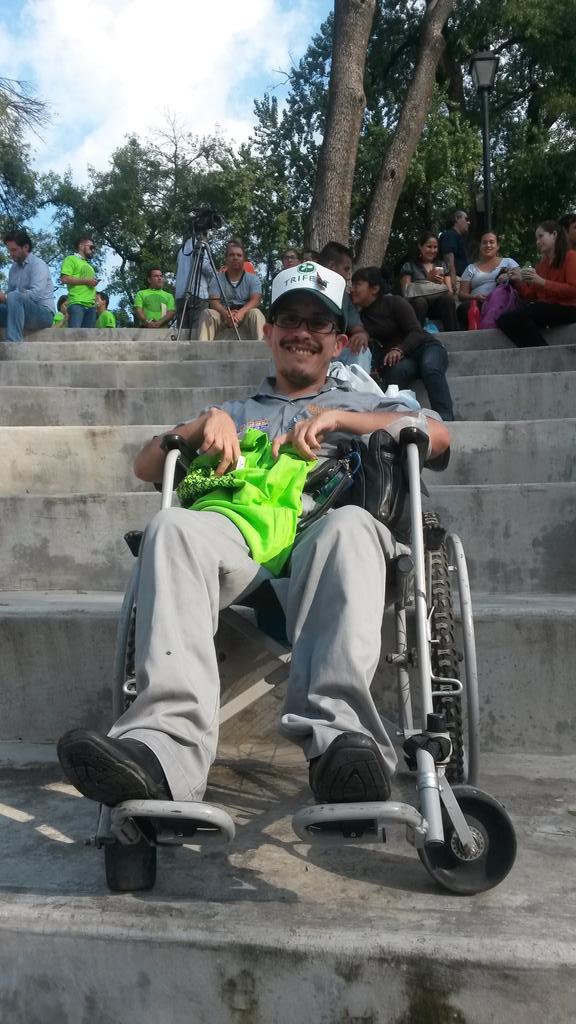 cesaraugurio81's tweet photo. "@chino87fdz: @cesarimas en #MtyCreativa http://t.co/sFXODensG4" // De las que vuelan liberadas