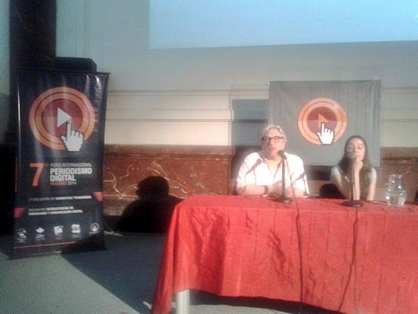 julegironacci's tweet photo. @firigaray y @anahilo cerrando el #Foro2014 enorme el #DCMTeam de la @UNRosario. #Felicitaciones de ♥! http://t.co/ugaUERWXvh