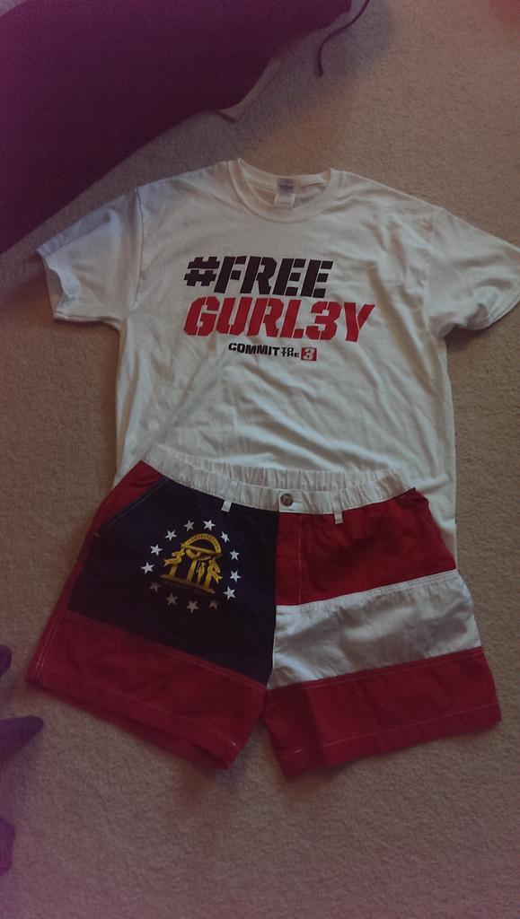 LeePeters18's tweet photo. Outfit of the year? Yes. #FREEGURL3Y http://t.co/87V44rp7eY