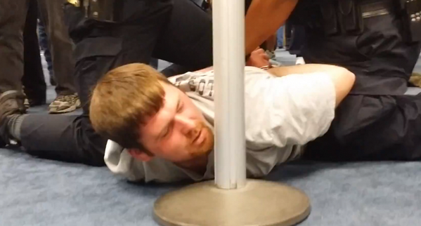 WATCH: Crowd Jumps In, Stops Anti-Gay Assault At Dallas Airport (Video) bit.ly/1nD70Se