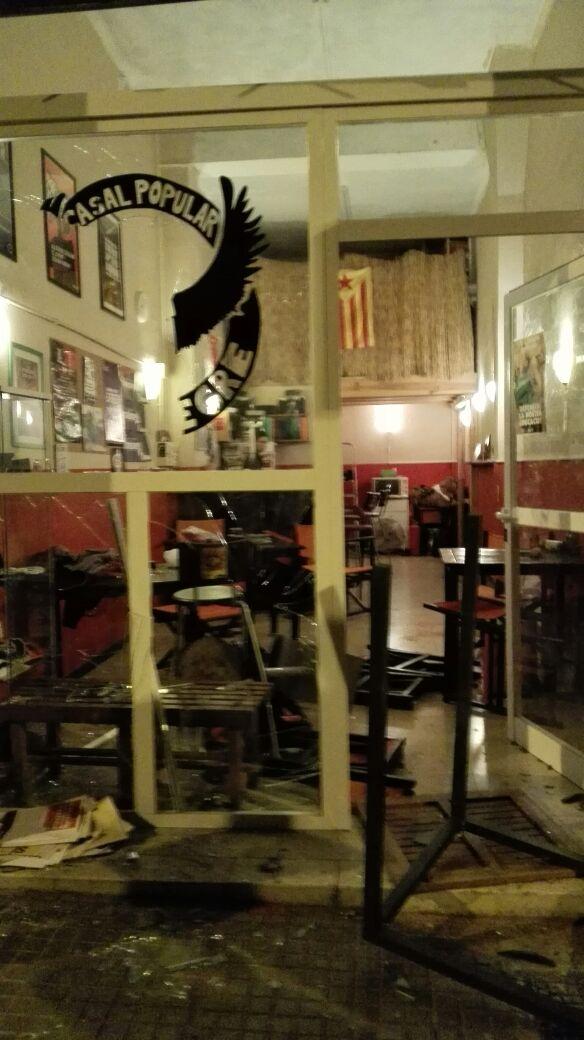 aguait_cat's tweet image. Atac feixista al Casal Popular Voltor Negre #foraNazis