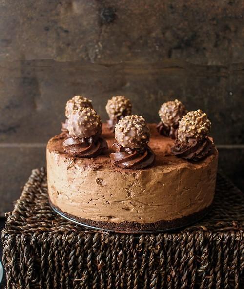 DamnFoodPorn's tweet photo. Ferrero Rocher Mousse Cake ' http://t.co/ylvAoUQR67