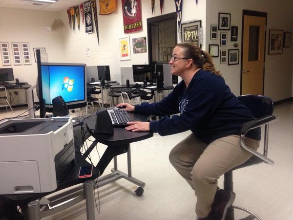TheKPTV's tweet photo. A KPTV mom at the helm of The Mothership! Feeling very proud of her daughter's work! 💛💚 http://t.co/PwWXazqC1H