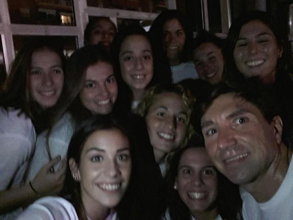 javiansar's tweet photo. Presentació d'equips 14/15 @CNsantandreu #Serfi #Equipasu #MirandoElBoton #HaFaltadoElParacaidista #AriTheBest http://t.co/k5B4IGUKcK