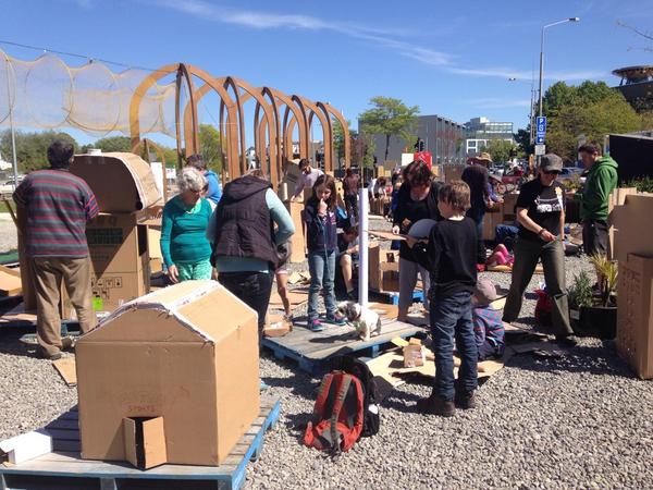 BizDojo's tweet photo. 'Gimme Shelter' amazing creations in progress here at @FESTA_CHCH ! @BekaWhale #transitionalarchitecture http://t.co/HUumyVsJhU