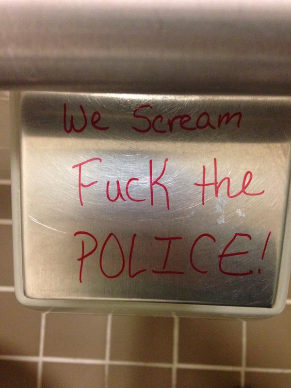 bathroomartatWF's tweet photo. http://t.co/X0eBtUC7Bl
