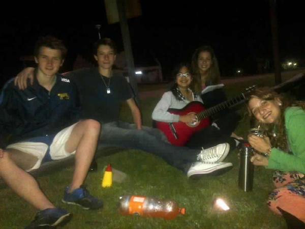 Ngeist_'s tweet photo. Laguna, amigos, cervezita! #NochePerfect http://t.co/NjKBhKsWeF