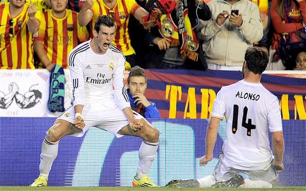 ElClasicoStats's tweet photo. The last time that Real Madrid and Barcelona met, the Whites were crowned Copa Del Rey winners. http://t.co/6mWnZwtJ7e