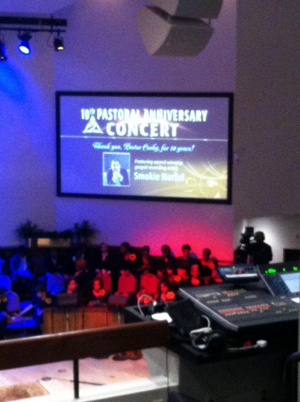 FavoRED27's tweet photo. Happy Hour! Turning Up for Jesus with Smokie Norful. @WheelerAvenueBC #WABC #wePraise #weNeedYouNow #10YrsofService http://t.co/R3fOovlYht