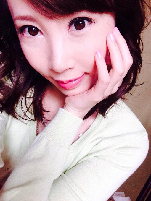 メイクできたぁ♡ http://t.co/6u7CZXPg9P