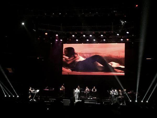 PrensaVIP's tweet photo. @gilbertoSR abriendo el espectáculo de #LaSalsaVive en el #MadisonSquareGarden de #NYC #SBSEntertainment #PrensaVIP http://t.co/UFswCvbNiX