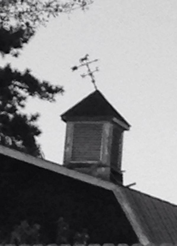 GaryGgburch's tweet photo. Spooky ass house 👻 http://t.co/8ifl2rMgnt