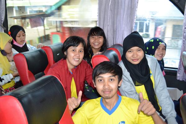 bertha_simbolon's tweet photo. Bus 1 (PT.Kinocare Era Kosmetindo) http://t.co/gbGVBWyIK4