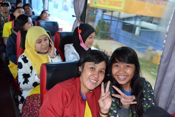 bertha_simbolon's tweet photo. Bus 1 (PT.Kinocare Era Kosmetindo) http://t.co/gbGVBWyIK4