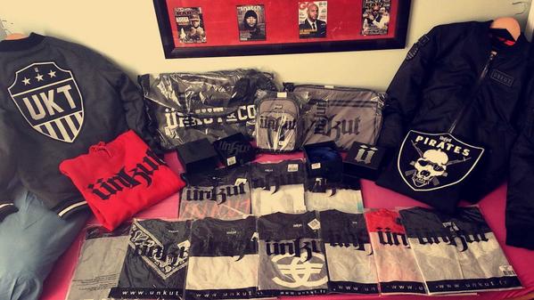 Zorha6z's tweet photo. Vente privée du moi d'octobre !!! Ahah jsuis iziiiii ^^ @booba @unkutchatelet #Venteprivée #unkut #SecondeEdition #Ü http://t.co/h2SSKFwReq