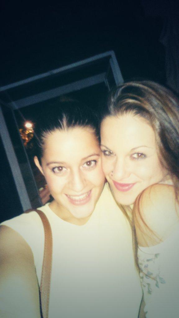 AnitaParra30's tweet photo. Vivo y directo @Sandriflai una noche aterradora #prehallowen jejejeje http://t.co/GbhTmUbKNK