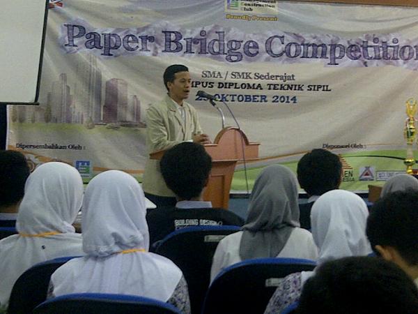 MCC_DTS_UGM's tweet photo. Wakil ketua pantia @omateng_ ngasi sambutan nih tweepss. Simakk! http://t.co/lH9YuVXHKS