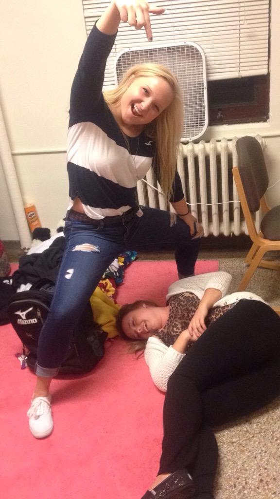 _zozer's tweet photo. She can't hang @WSUPassouts http://t.co/YvVsbI4zEf