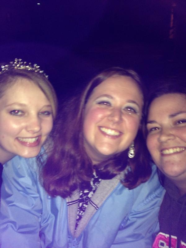 abby_dragoo's tweet photo. Hayride!!! @MeganNicole007 #colwellbonfire http://t.co/uuMLf70xcH
