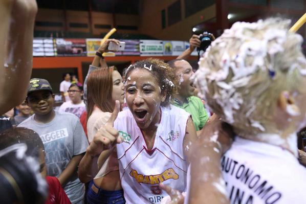 primerahora's tweet photo. Las Gigantes regresan a la cima del BSNF http://t.co/0uH22XA9T1 http://t.co/8lonrUBe3S