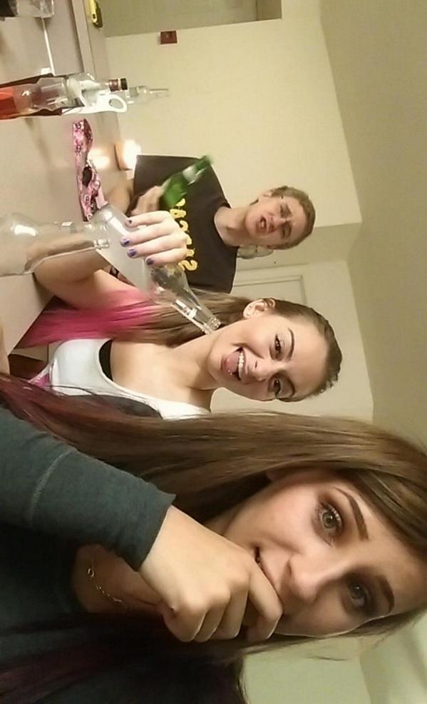 PadgettCaitlyn's tweet photo. She's fuckin bae @KatieHamling http://t.co/mP9FJcvWS1