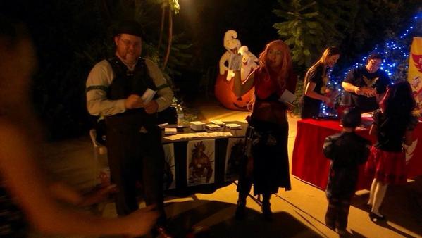 TucsonComiCon's tweet photo. @ReidParkZoo @TucsonComiCon @PhoenixComicon hanging out and having fun! #tucsoncomicconstreetteam #tcc7 http://t.co/6zdBPmbcom