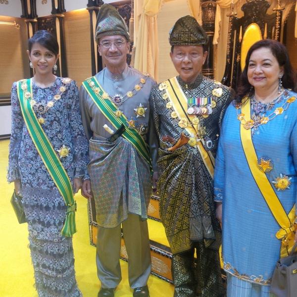 Tengku Marsilla Tengku Abdullah - ﻿ how many of me? - fouryellows