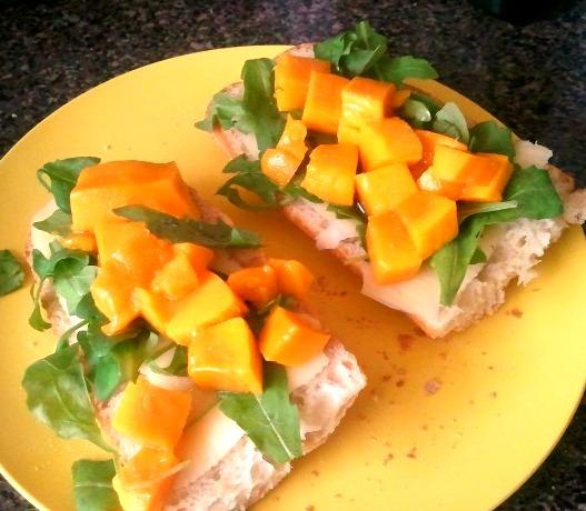 Receta#6- 4personas, 15min, $100 pesos.Baguette arugula, mango y mozzarella bit.ly/RCPd-6 #FoodDay #foodporn