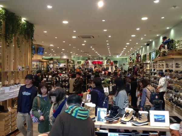 松井克師 Twitter પર ムラサキスポーツ平岡店 昨日からオープンでなんだか混んでる 明日までいまっす Http T Co Eeazganck6