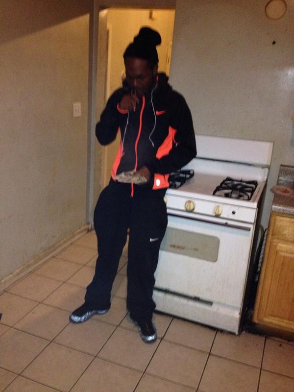 ASAP252's tweet image. I ride with my niggas die with niggas Im dirty with 30's &amp;amp; semi's#tomanyniggasdeadandgonesoimneverputtingmygunsdown🔫🔫