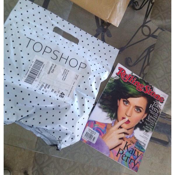 Kayteaperrie's tweet photo. Deliveries are my favv http://t.co/vESZJl8fsu