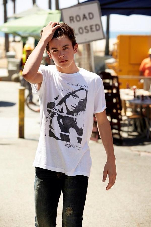 yumorscum's tweet image. Hayes Grier 

Rt = yum 

Fav = scum