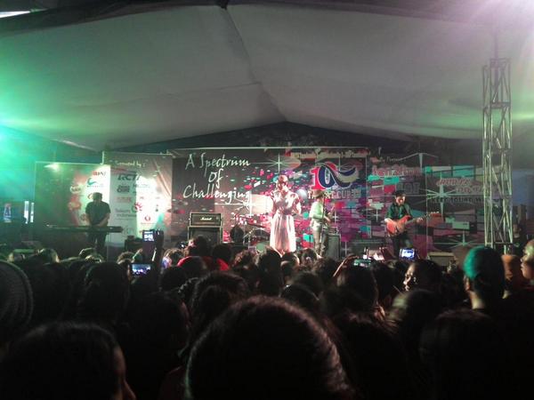 imela_kei's tweet photo. @ten2fiveband is on stage now #ASpectraOfChallenging #Tatpatcup10 at SMP Tarakanita 4 Rawamangun: ) http://t.co/UWKekvkrdx
