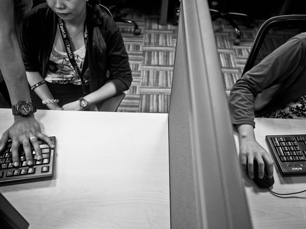 WIRED's tweet image. The 100,000 laborers who keep dick pics and beheadings out of your Facebook Feed wrd.cm/1wqzD5R