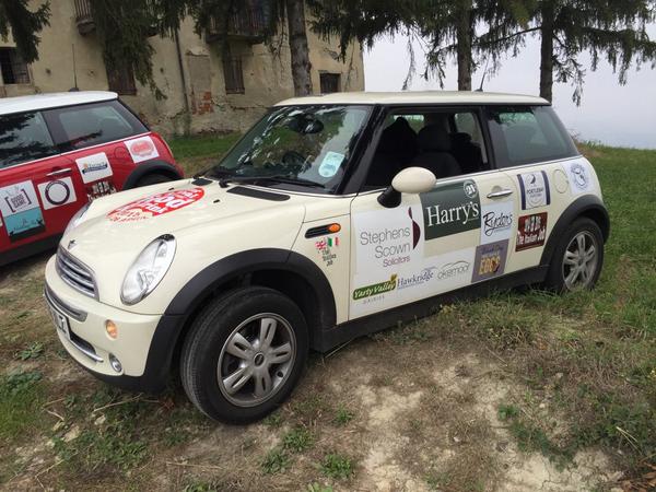 DavidGKirk's tweet photo. Slightly stuck mini! http://t.co/dr20MP0DnK