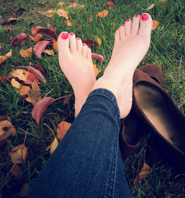feetiesandtoes's tweet photo. #falltoes http://t.co/0bbAS0tVTg