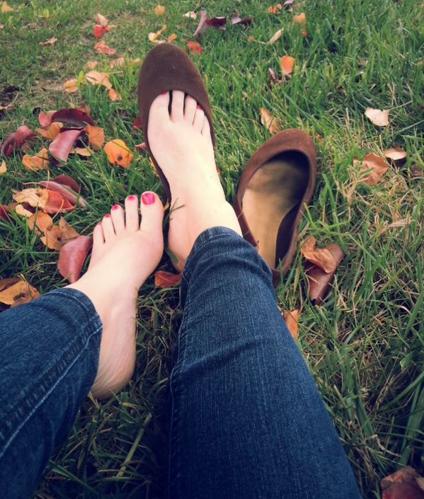 feetiesandtoes's tweet photo. #falltoes http://t.co/0bbAS0tVTg
