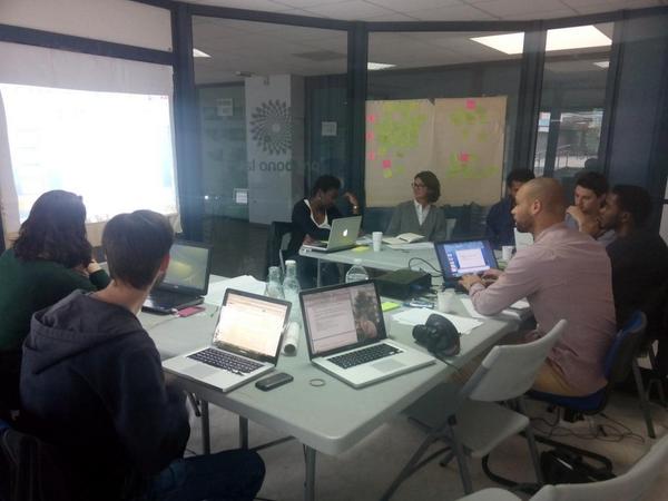 ProBonoLab's tweet photo. Tempête de cerveaux chez @ProBonoLab ! #TeamCom #MarathonProBonoWeek #PBW2014 @xavierg_ @yoannkassi et les autres ;) http://t.co/Gvj4zwKnq4