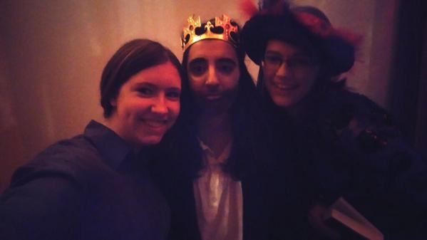 ElisabethRtr's tweet photo. Practice for King Lear with the King , Reagan and the doctor http://t.co/igJNStvTam