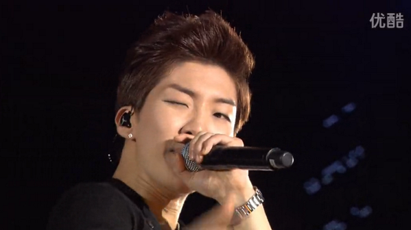 AllAboutSH's tweet photo. [CAP] 140830 YG Family 2014 Galaxy Tour "Power" in Shanghai Recap - Seunghoon^^ http://t.co/NhPf2uQB5o http://t.co/xm3R0HcnKj