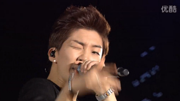 AllAboutSH's tweet photo. [CAP] 140830 YG Family 2014 Galaxy Tour "Power" in Shanghai Recap - Seunghoon^^ http://t.co/NhPf2uQB5o http://t.co/xm3R0HcnKj