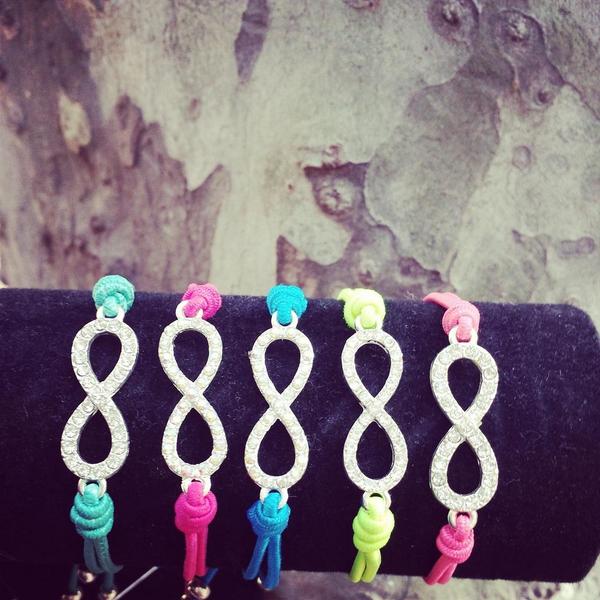 MUNDOpulseras's tweet photo. Para gustos colores http://t.co/ccMh4zwc3m http://t.co/ihoaHalK8A
