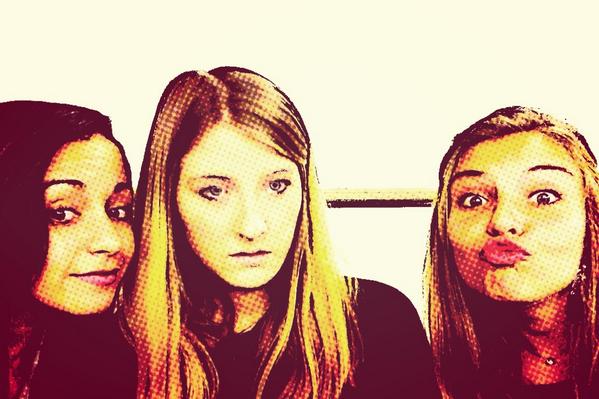 HabibaSmr's tweet photo. Mes nouvelles copines 😻
#fac2014 http://t.co/QZT1ReCEaB